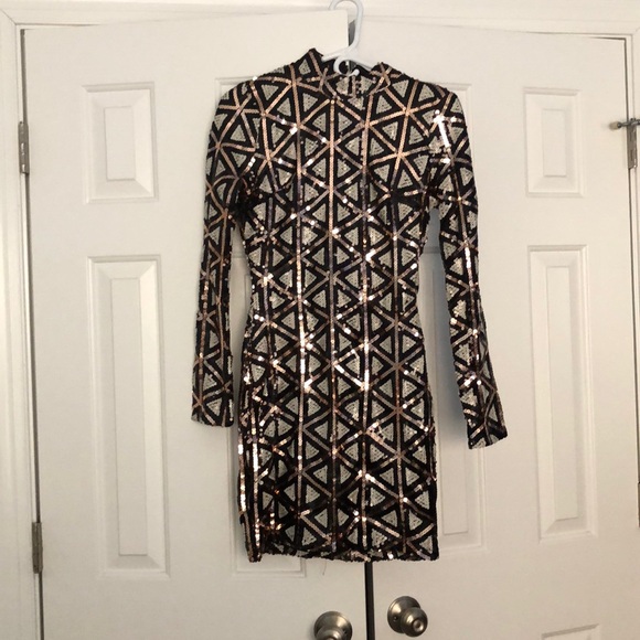 Lulus Dresses & Skirts - Lulu’s Rose Gold/White Sequin Dress